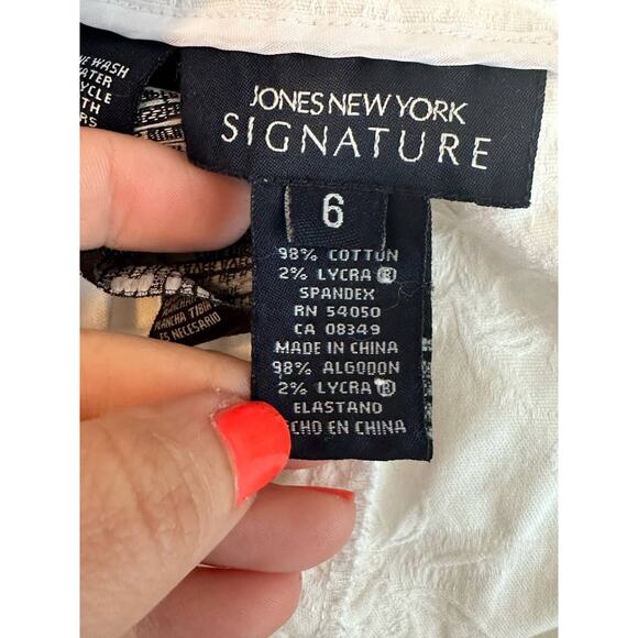 Jones New York Signature white floral textured cropped pants size 6 - Picture 3 of 8